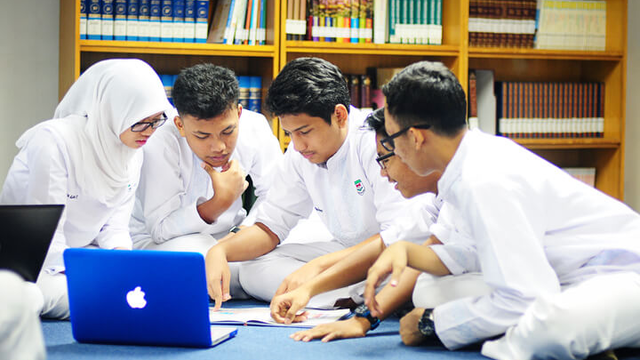 Cara Memanfaatkan Library Sekolah